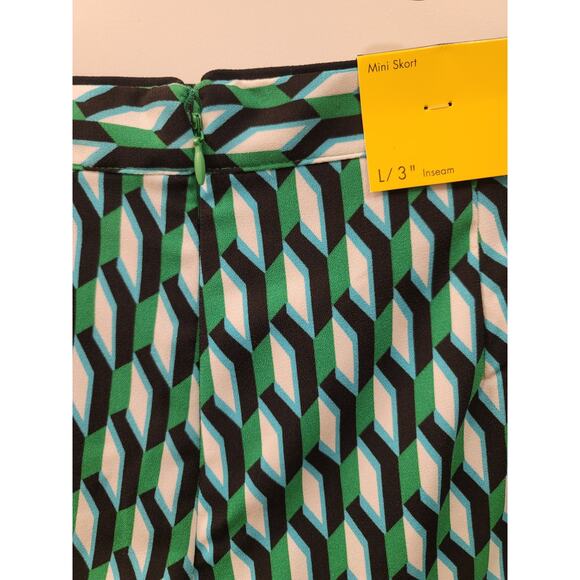 DVF Green Skort in Geometric Print - Picture 5 of 9